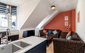 Remodelled Luxury 3 Bed Apartment