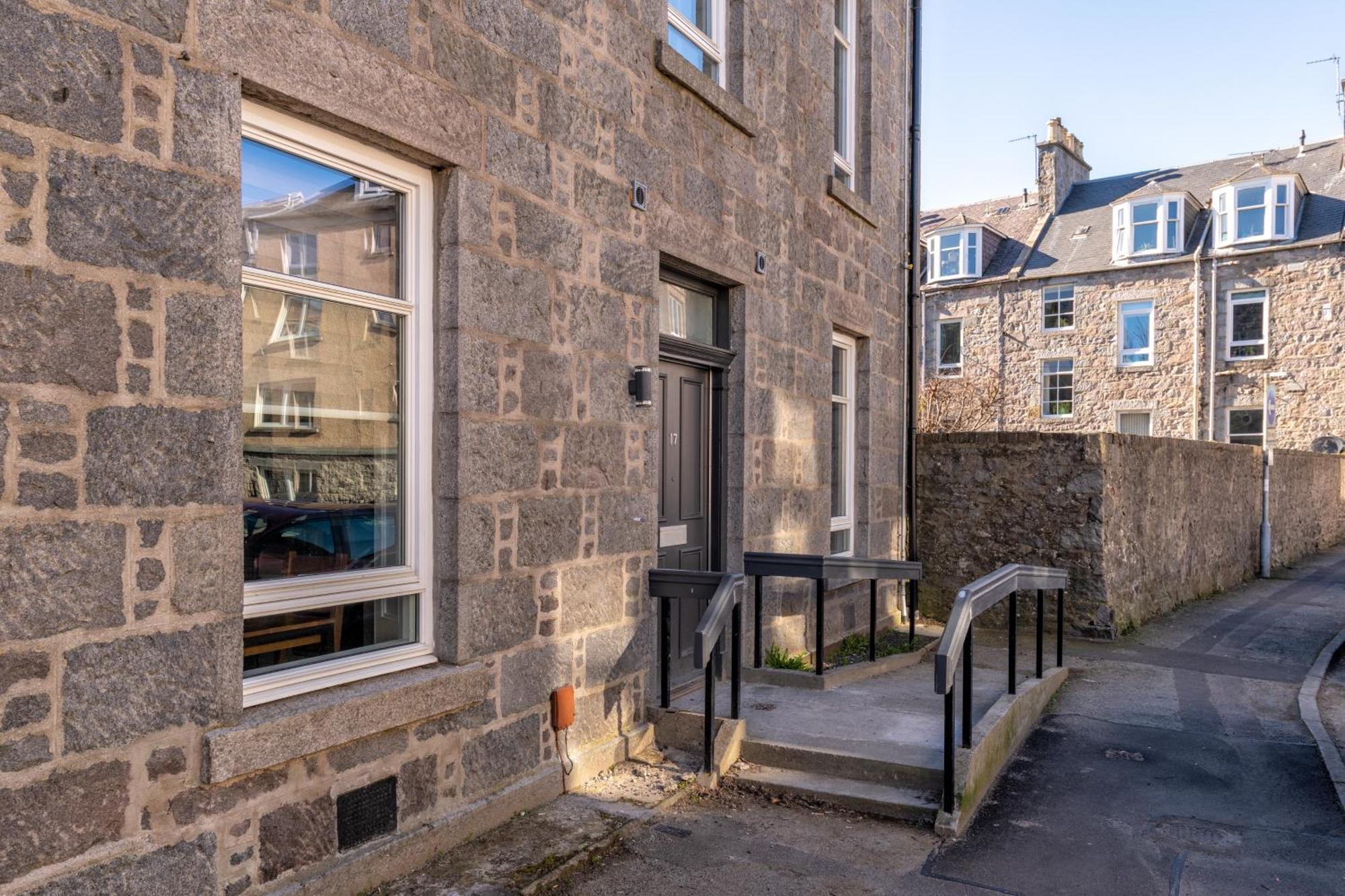 Remodelled Luxury 3 Bed Apartment Aberdeen Exterior photo